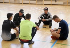 Thomas Thurnbichler dokonuje zmian przed zawodami w Klingenthal
