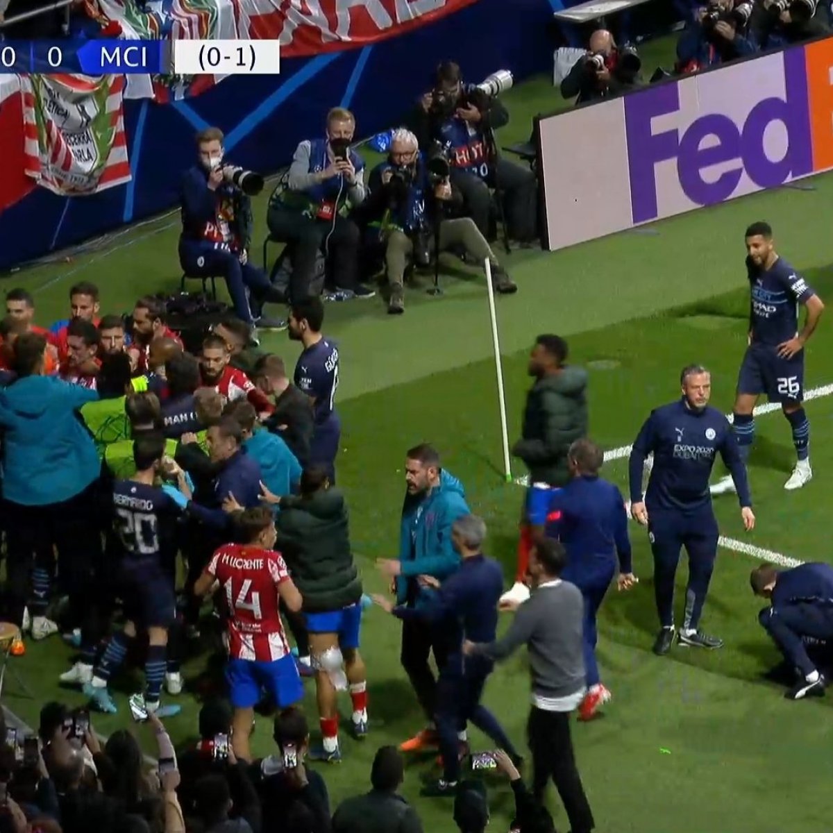 Emocje przeniosły się z boiska do tunelu! Agresywny piłkarz Atletico