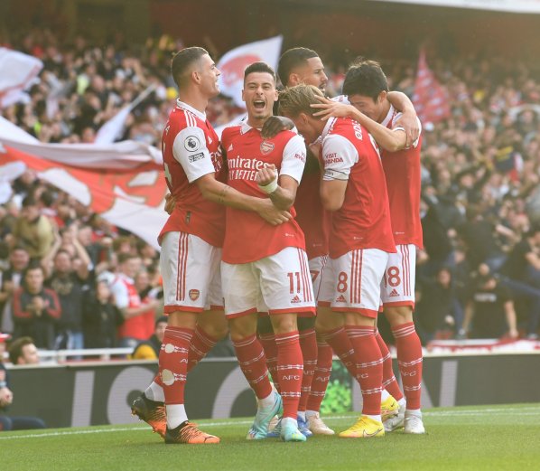 Premier League: Arsenal pokonuje Liverpool po szalonym meczu