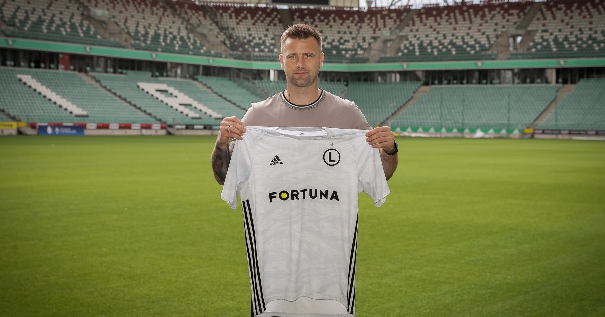 Artur Boruc rozpoczął treningi z Legią Warszawa. “Legia upiekła dwie pieczenie na jednym ogniu”