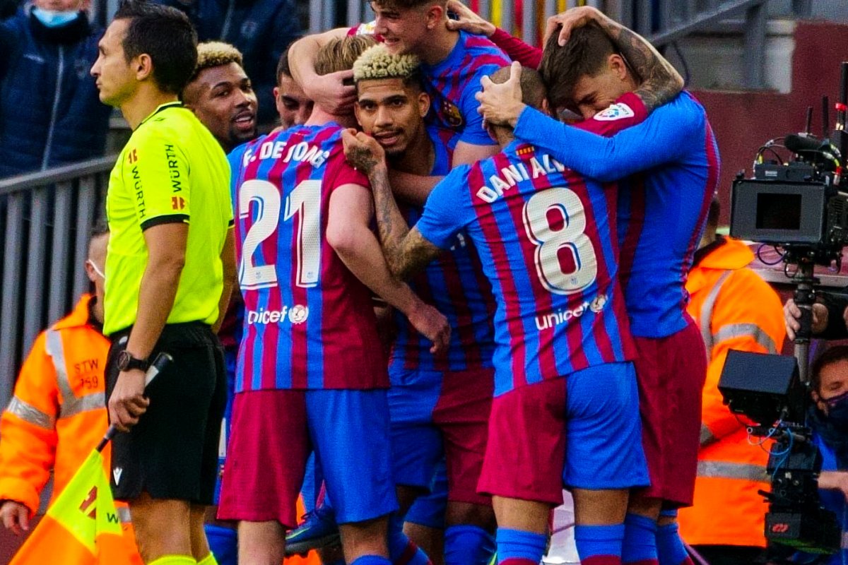 La Liga: Arcyważna wygrana Barcelony z Atletico (Wideo)