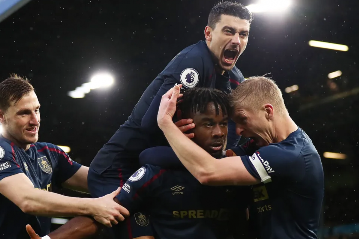 Skandal w Premier League. Zawodnik Burnley trafiony butelką