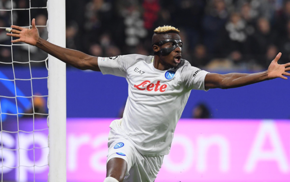 LM: Napoli z zaliczką wraca z Frankfurtu (Wideo)