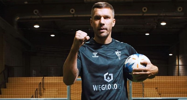Trzęsienie ziemi w Turcji - Podolski włącza się do pomocy