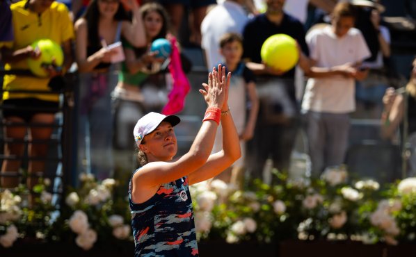WTA w Rzymie: Seria Świątek trwa! Tym razem lepsza od Azarenki (Wideo)