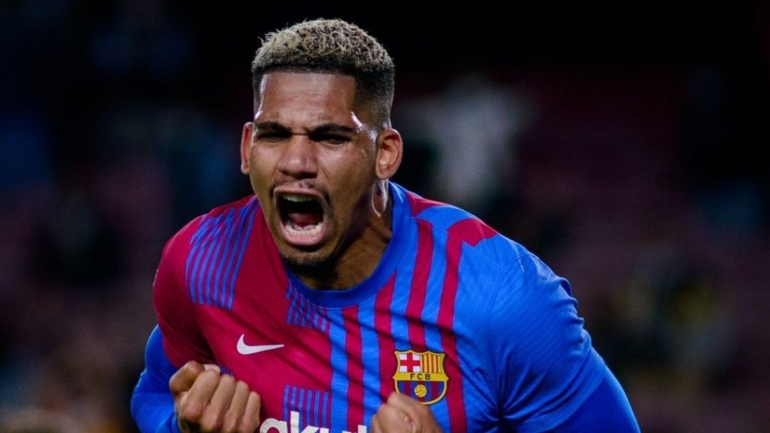 Ronald Araujo o krok od przedłużenia kontraktu z Barceloną