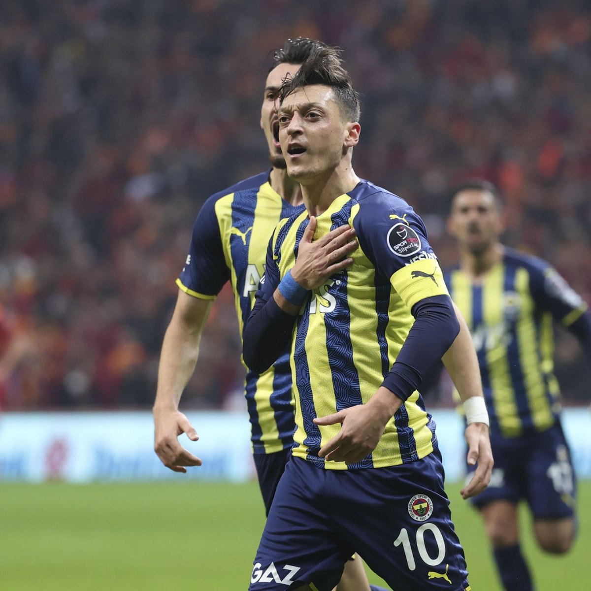 Mesut Oezil na wylocie z Fenerbahce