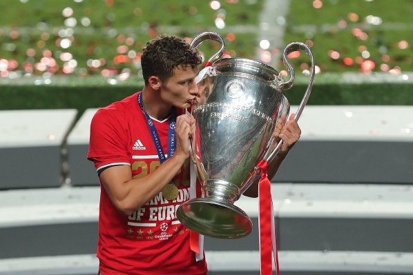 Dwa kluby z Premier League zainteresowane pozyskaniem Benjamina Pavarda