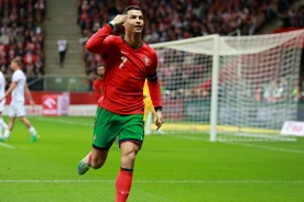 Kibic wbiegł na murawę i zrobił zdjęcie z Cristiano Ronaldo. Poznał wysokość kary