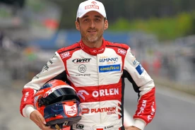 Robert Kubica na dłużej z Orlenem