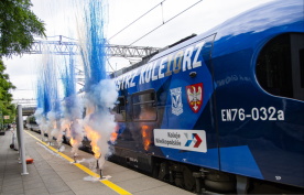 Lech Poznań zaprezentował swój pociąg. Wiemy, gdzie będzie jeździł Kolejorz [WIDEO]