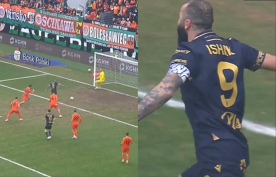 Gol Ishaka wystarczył! Lech Poznań dogonił lidera tabeli PKO BP Ekstraklasy [WIDEO]