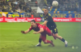 Szymon Marciniak wytłumaczył, dlaczego Widzew Łódź nie otrzymał rzutu karnego