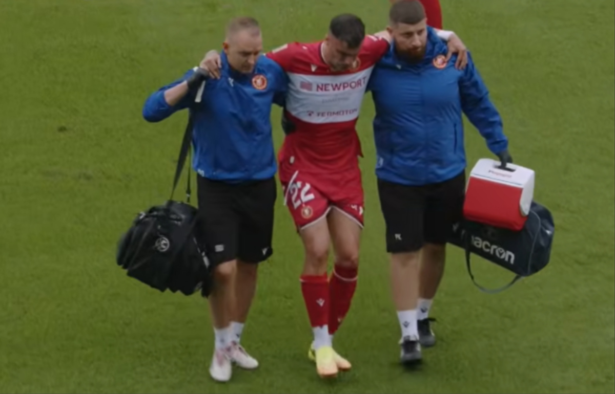 Koszmar w sparingu. Widzew Łódź stracił kolejnego piłkarza. Nie był w stanie sam opuścić boiska