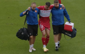 Koszmar w sparingu. Widzew Łódź stracił kolejnego piłkarza. Nie był w stanie sam opuścić boiska