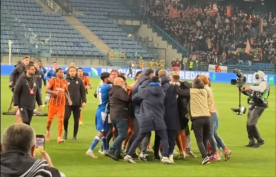 Spięcie piłkarzy Lecha i Szachtara. Posypały się kartki. Frederiksen zabrał głos