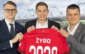 Oficjalnie: Kluczowy piłkarz Widzewa przedłużył umowę z klubem