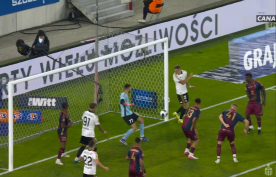 Legia Warszawa wygrała mecz w doliczonym czasie gry! Pierwsze zwycięstwo Papszuna w nowym sezonie [WIDEO]