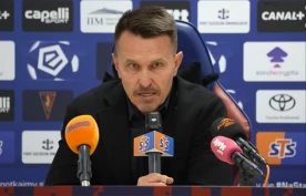 Leszek Ojrzyński wściekły na sędziów po meczu z Pogonią Szczecin. "Szybko uciekli z boiska"