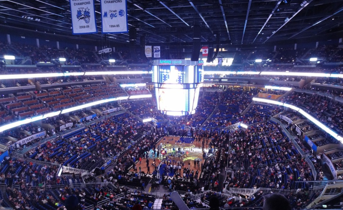 Pandemia nie przeszkadza NBA. Rośnie wartość klubów