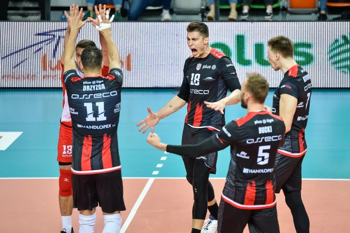 PlusLiga. Gdzie obejrzeć mecz Asseco Resovia Rzeszów - ZAKSA Kędzierzyn-Koźle? Transmisja TV i online (19.11.2025)