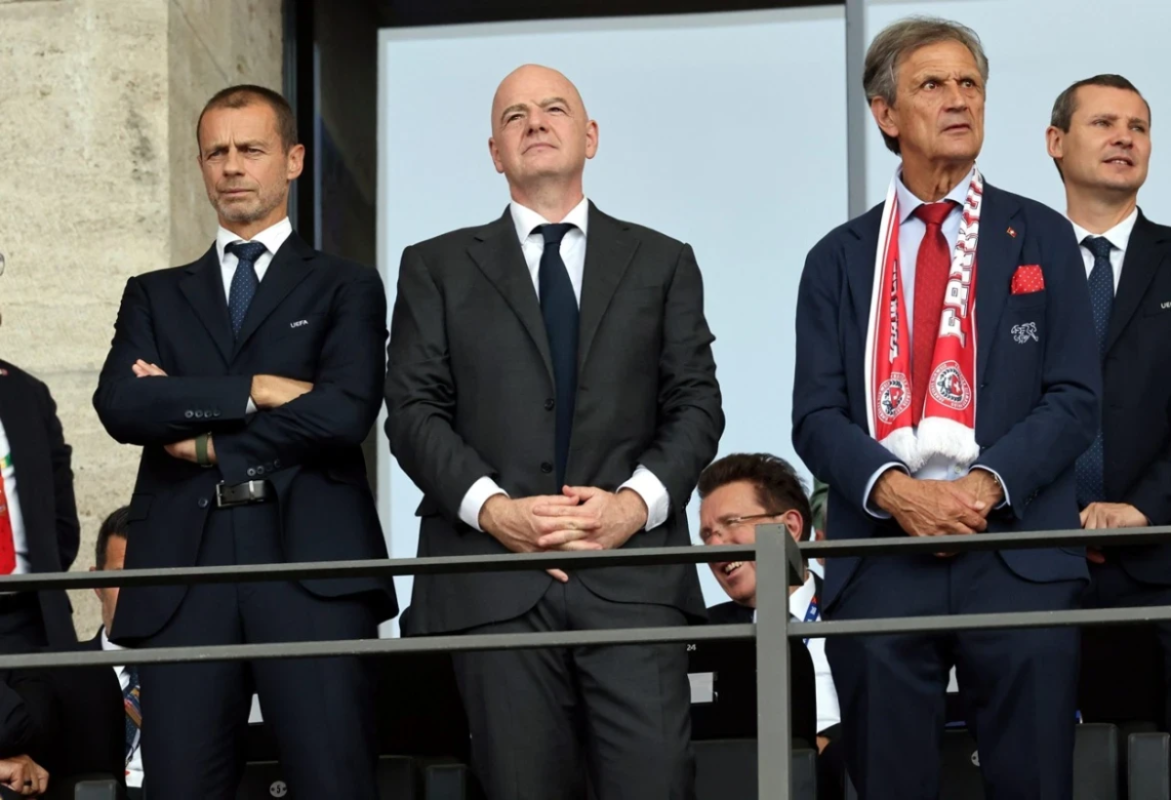 Infantino się nie poddaje: FIFA zachowa przerwy na nawodnienie
