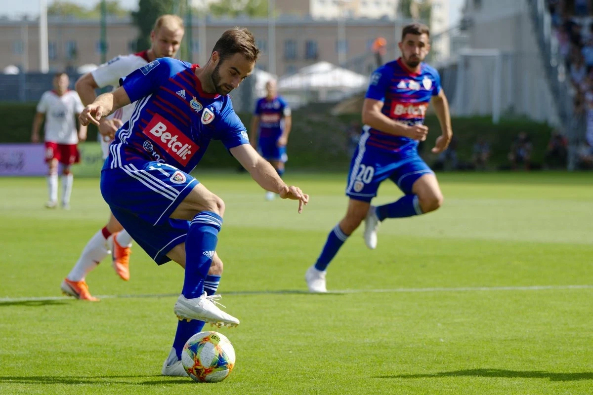 Piast Gliwice - Widzew typy bukmacherskie i analiza meczu ze statystykami (28.11.2025)