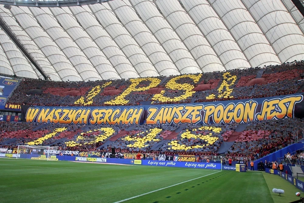 Gdzie oglądać mecz Pogoń Szczecin - Cracovia? Transmisja TV i online (25.10.2025)
