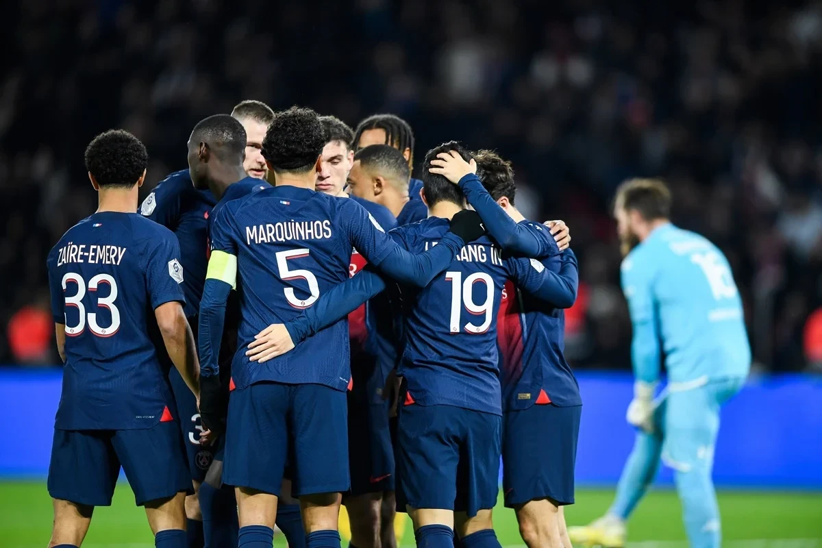 Statystyki z meczu FC Nantes - PSG. Dane o drużynach i piłkarzach (17.08.2025)