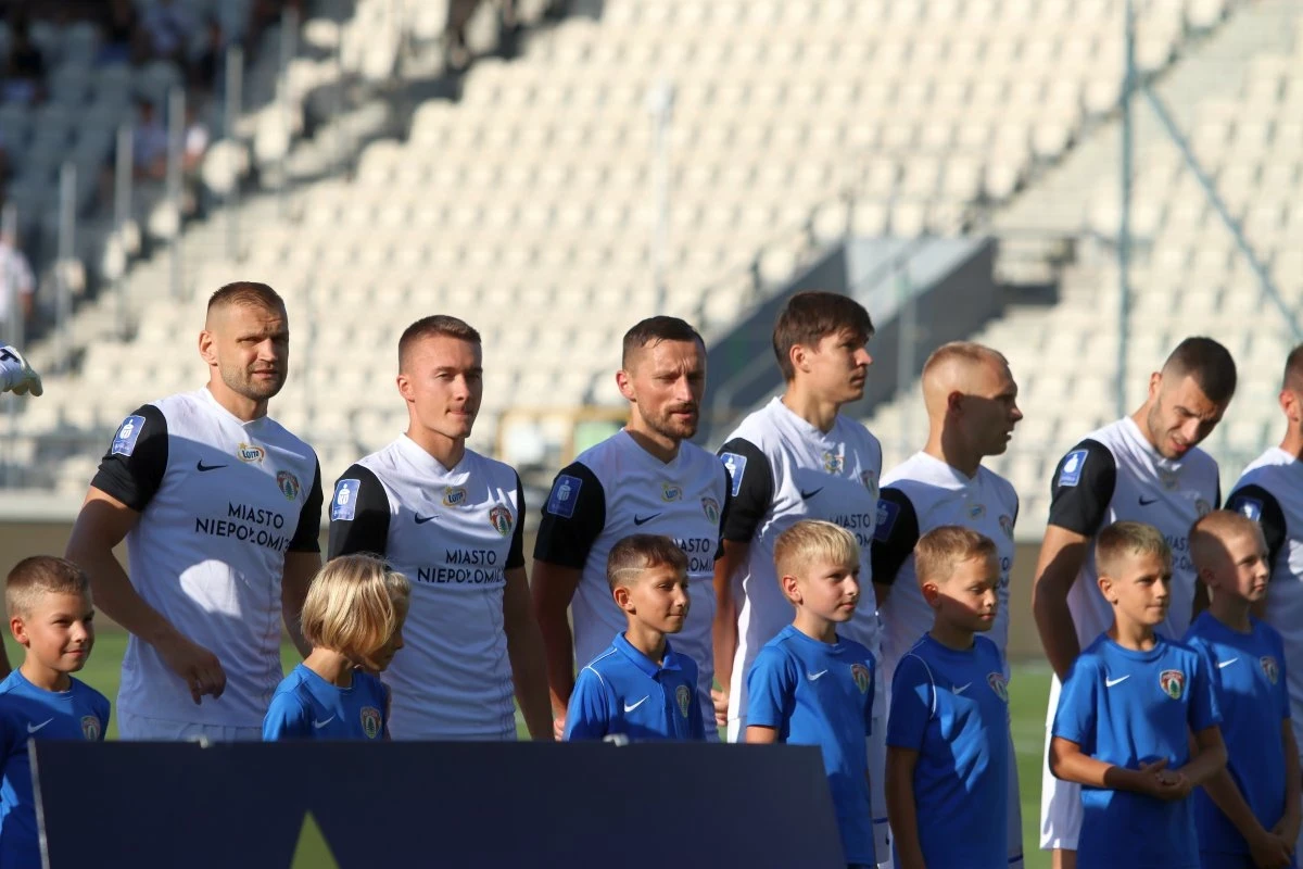 Puszcza Niepołomice - Polonia Warszawa wyjściowe jedenastki. Kto zagra od początku (06.04.2026)
