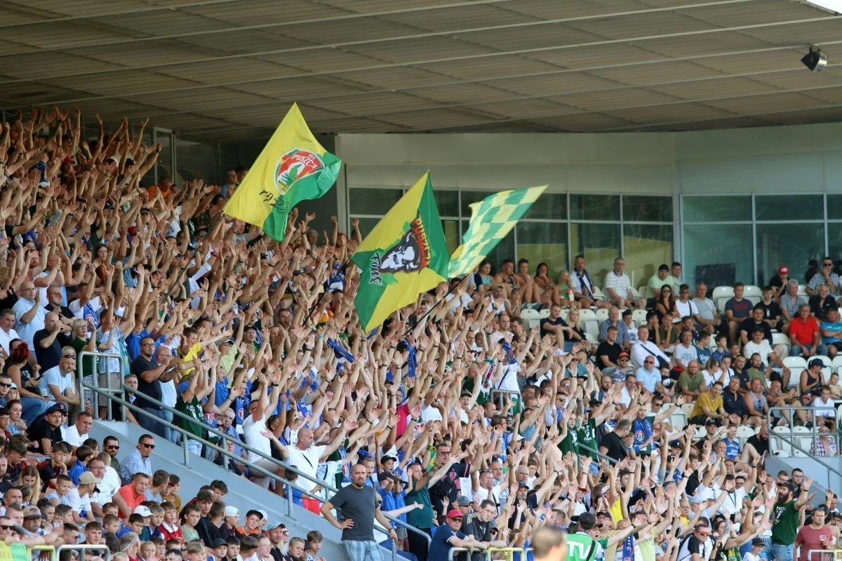 Gdzie obejrzeć mecz Puszcza Niepołomice - Wisła Kraków? Transmisja TV, stream online (20.10.2025)