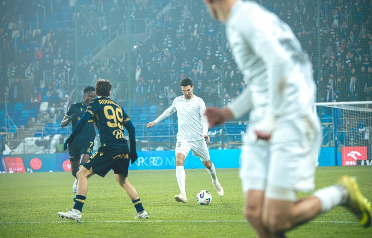 Skrót meczu Wisła Płock - Cracovia. Gole i najciekawsze akcje (04.12.2025)