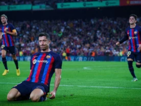 La Liga: Dwa gole Lewandowskiego, Barcelona rzutem na taśmę wygrywa [WIDEO]